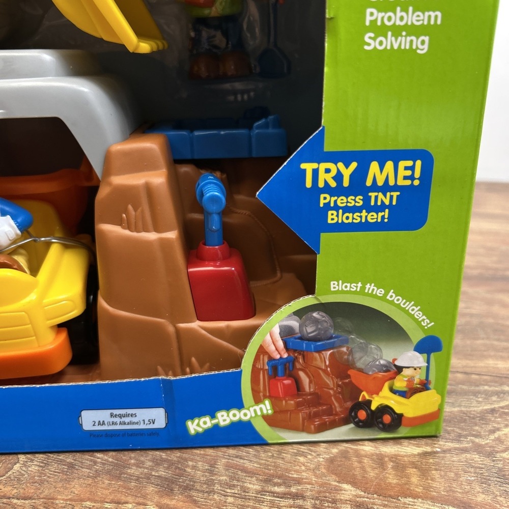 2007 Fisher Price Little People Eddie & His Boulder Worksite New L2345 Works!! - Picture 7 of 13